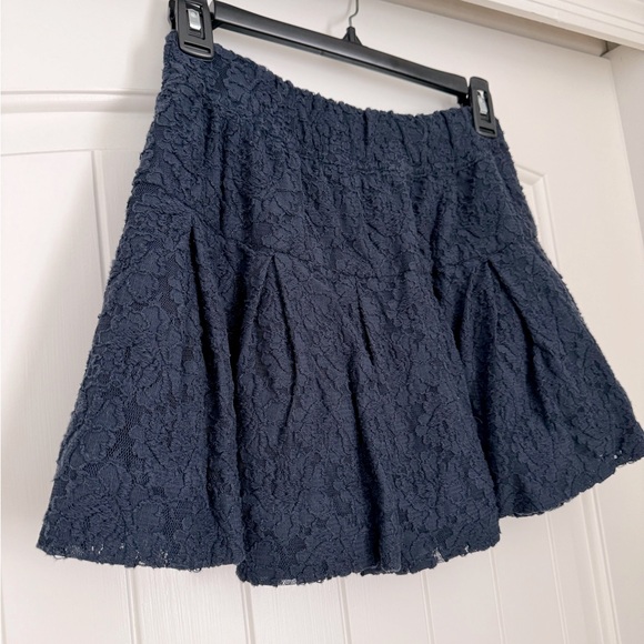 Abercrombie Vintage Navy Lace Mini Skirt ElasticWaist Excellent Condition Size S - Picture 2 of 7